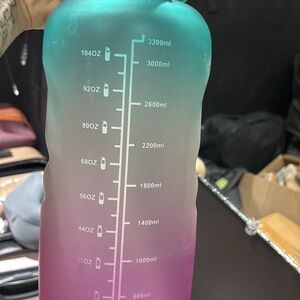 Gradient Water Bottle with Measurement Markings